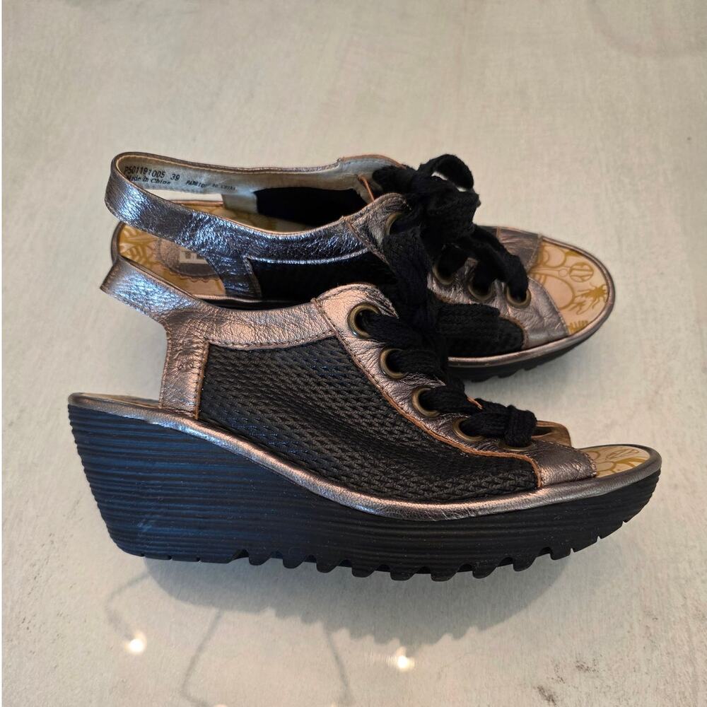 Fly London Women's Wedge Sandal SZ 39 Platform Edgy Metallic